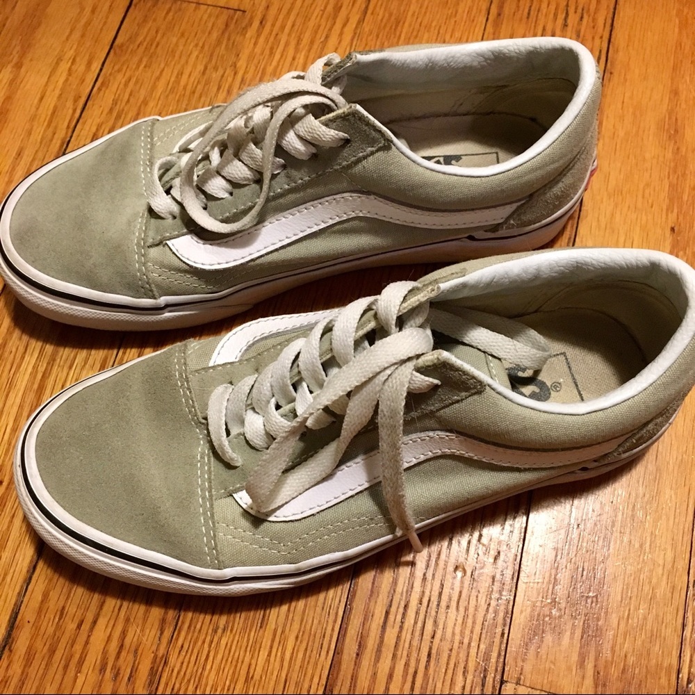 Vans Women’s Old Skool Skate Sneakers US 5.5